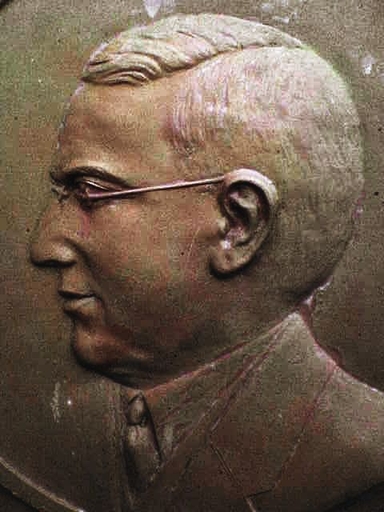 Detail pomníku A. Čermáka na Kladně    By sculptor: ?, photo: Kriplozoik - author of the relief: ?, photo: own work by uploader, Public Domain, https://commons.wikimedia.org/w/index.php?curid=6842912