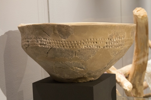 Keramická nádoba z období eneolitu, Zde – Vlastní dílo, CC BY-SA 4.0, https://commons.wikimedia.org/w/index.php?curid=69196339