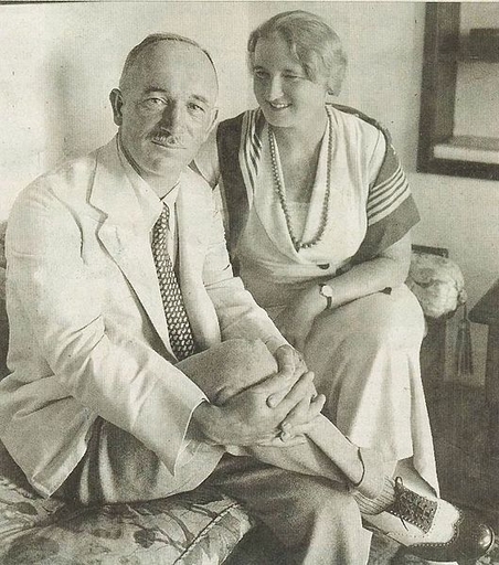 Zdroj: https://commons.wikimedia.org/wiki/File:Edvard_Benes_with_his_wife_in_1934.jpg
