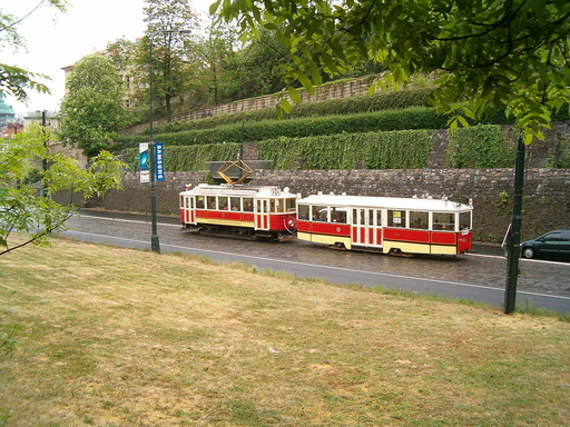 Historická tramvaj v Praze      Autor: Jan Záruba - Own work, licence CC BY-SA 3.0, https://commons.wikimedia.org/w/index.php?curid=2067123