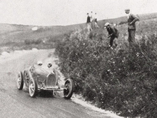 E. Junková v závodě Targa Florio   Le Sport Universel Illustré / Public domain