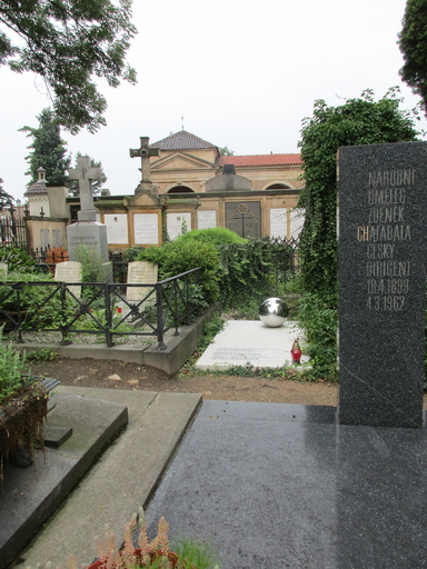 Hrob J. Kaplického na Vyšehradském hřbitově   Alena Pokorná / CC BY-SA (https://creativecommons.org/licenses/by-sa/4.0)