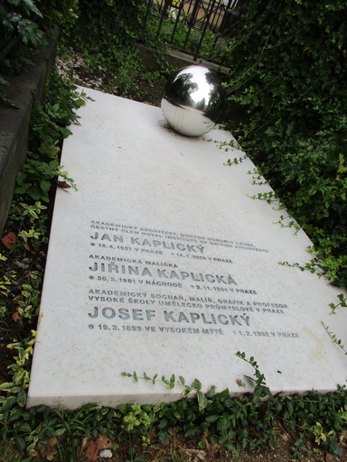 Hrob Jana Kaplického  Alena Pokorná / CC BY-SA (https://creativecommons.org/licenses/by-sa/4.0)