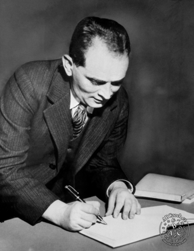 Karel Poláček, autogramiáda, 1933. ČTK/Autor neznámý.