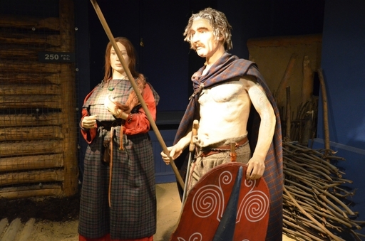 Rekonstrukce keltského oděvu, Silar / CC BY-SA, https://creativecommons.org/licenses/by-sa/3.0