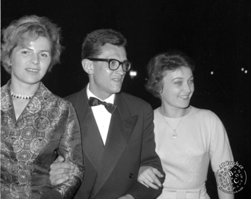 Zleva: herečka Jiřina Švorcová, režisér Vojtěch Jasný a herečka Jana Štěpánková (1961). Autor snímku: neznámý, ČTK/CTK