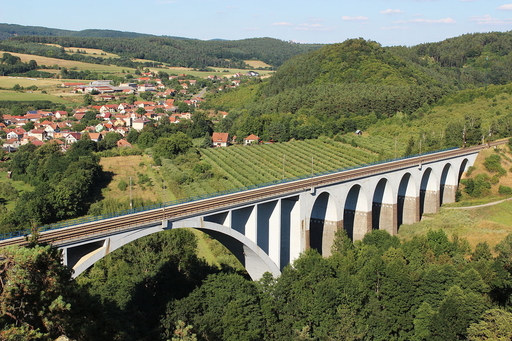 Železniční viadukt v Dolních Loučkách
